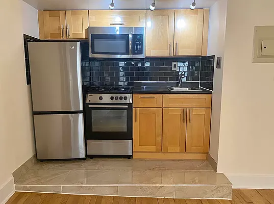 Rented by Waverly Realty Associates | media 4