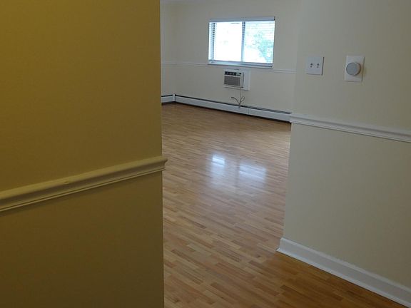 3rd image of 670 Marilyn Ave APT 202