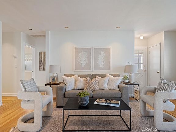 3rd image of 3426 Roxanne Ave