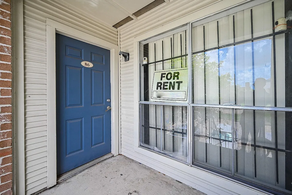 Building Photo - 3900 Woodchase Dr #86