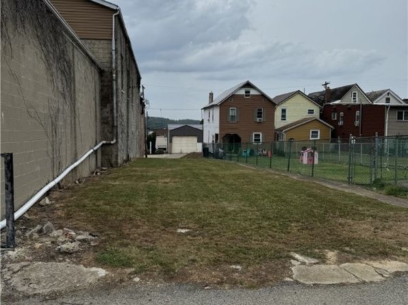 221 Longfellow St, Vandergrift, PA 15690