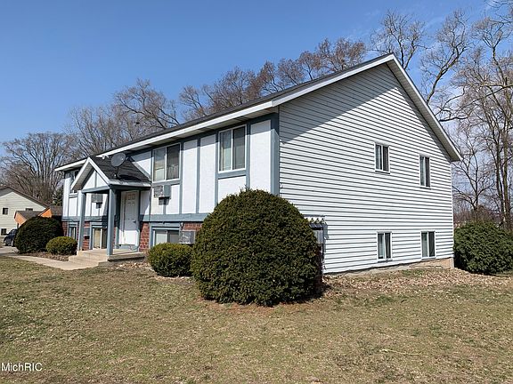 4th image of 941 Hardwick Dr SE