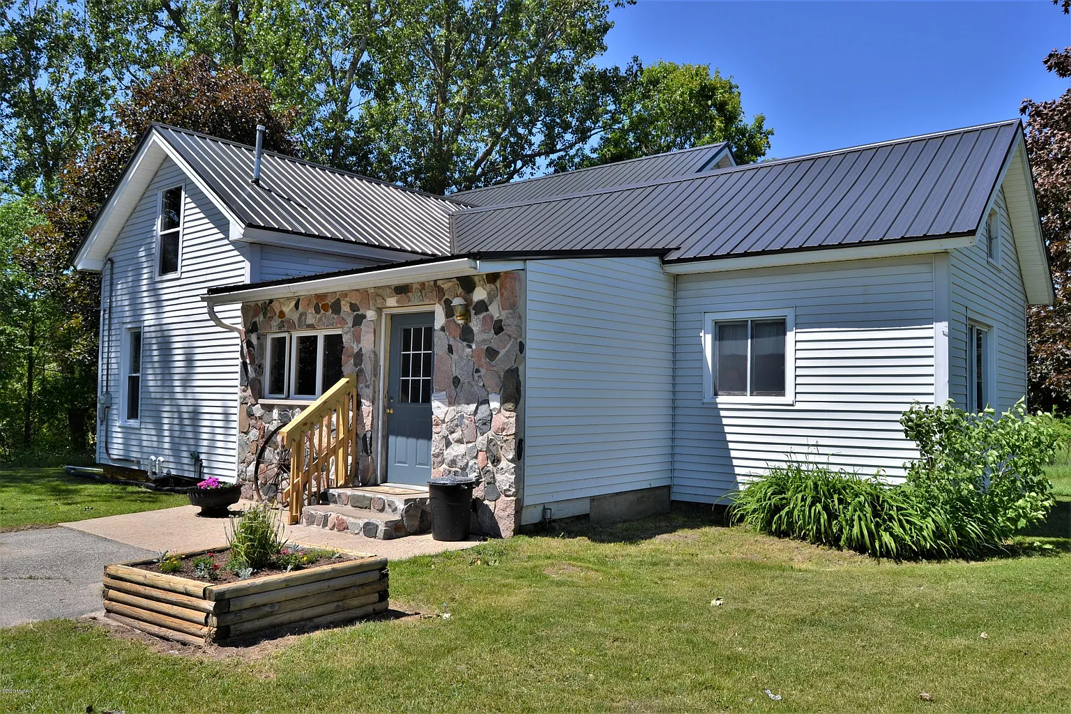 16536 Jefferson Rd photo 1