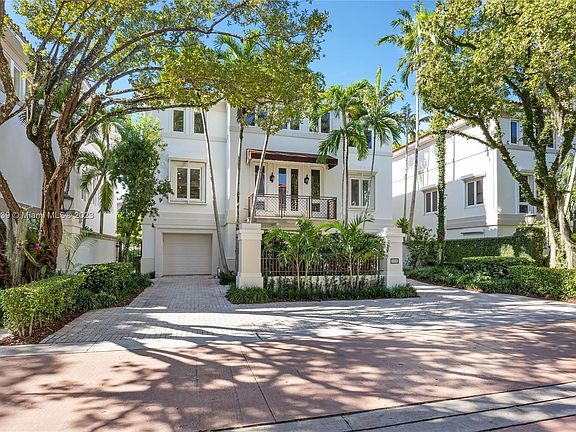 2nd image of 3518 Bayshore Villas Dr
