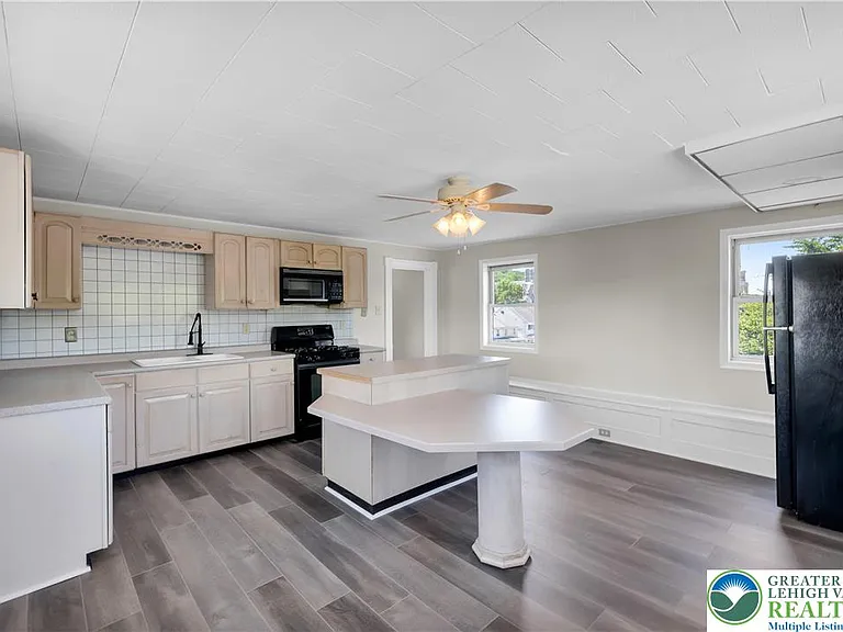 265-267 E Bertsch St #4 — Photo 24
