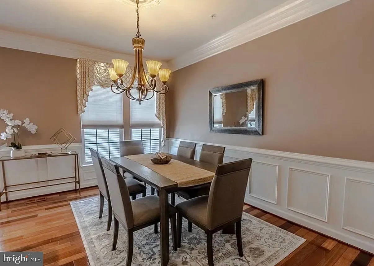 4 bed, 3.5 bath, 2000 sqft, $3,500 — Photo 3