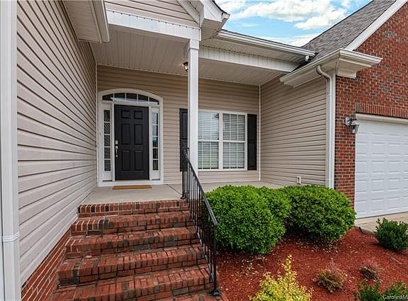 3rd image of 116 Starmount Dr