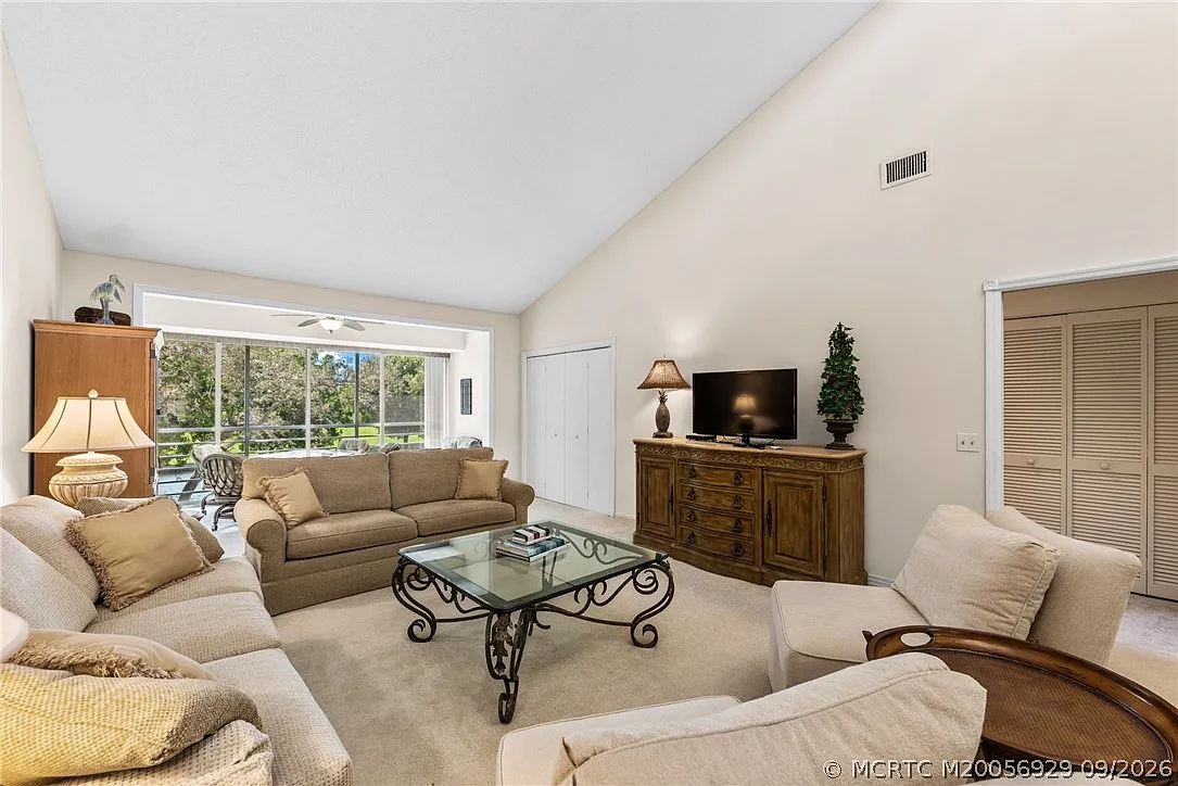 3 bed, 2.0 bath, 1752 sqft, $8,500 — Photo 3