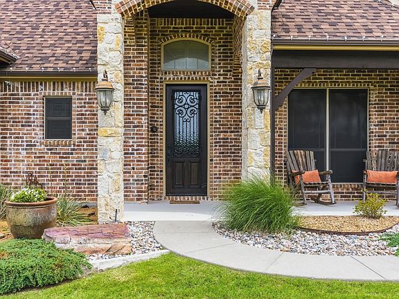 3rd image of 3031 Hillview Dr