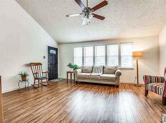 4th image of 2061 Clubview Dr