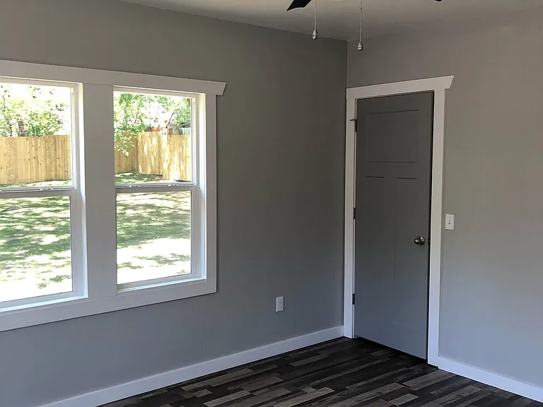 1141 N Douglas Ave — Photo 5