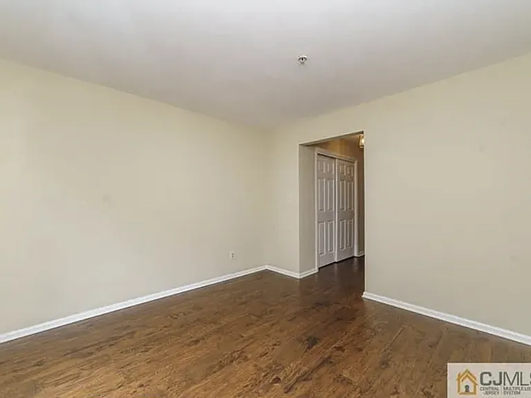 834 Waterford Dr — Photo 7