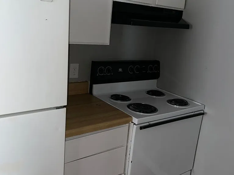 576 Tate St — Photo 6