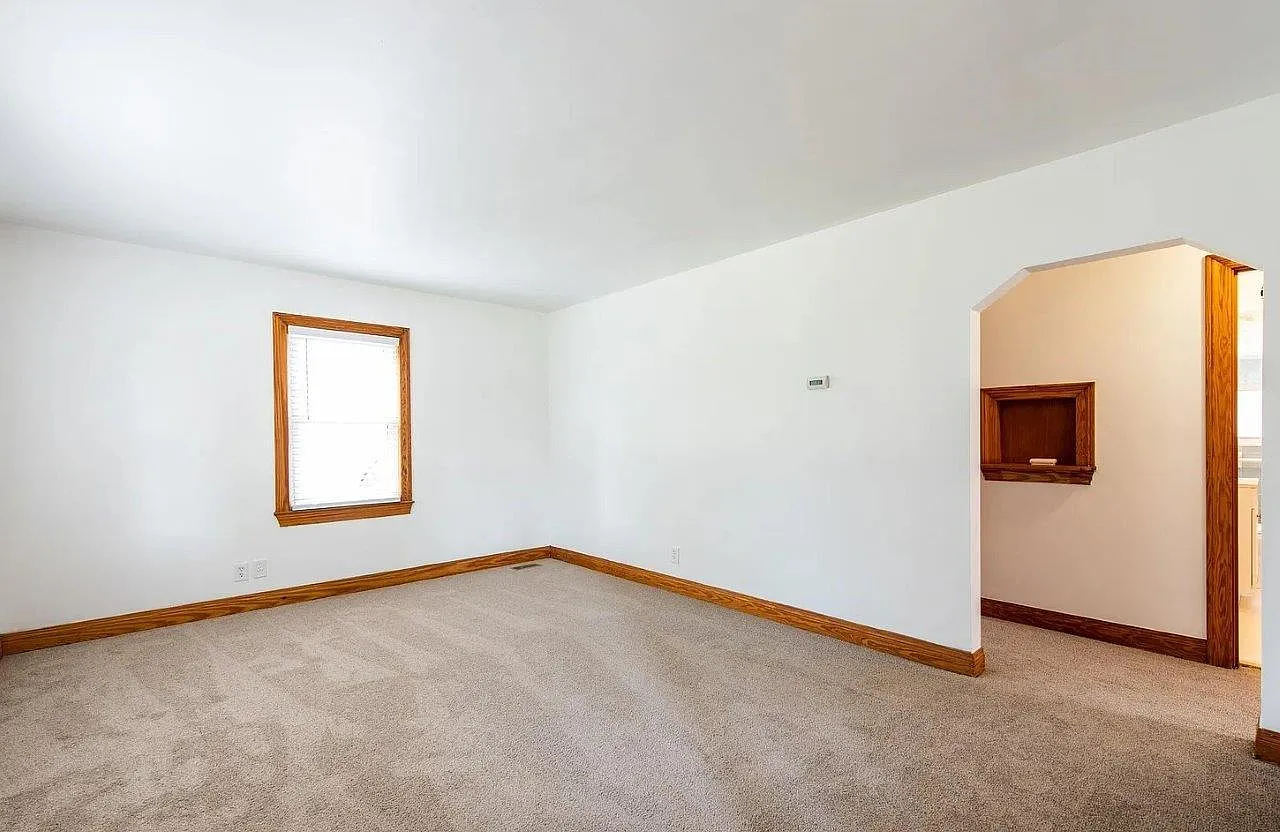 3 bed, 1190 sqft, $1,390 — Photo 3