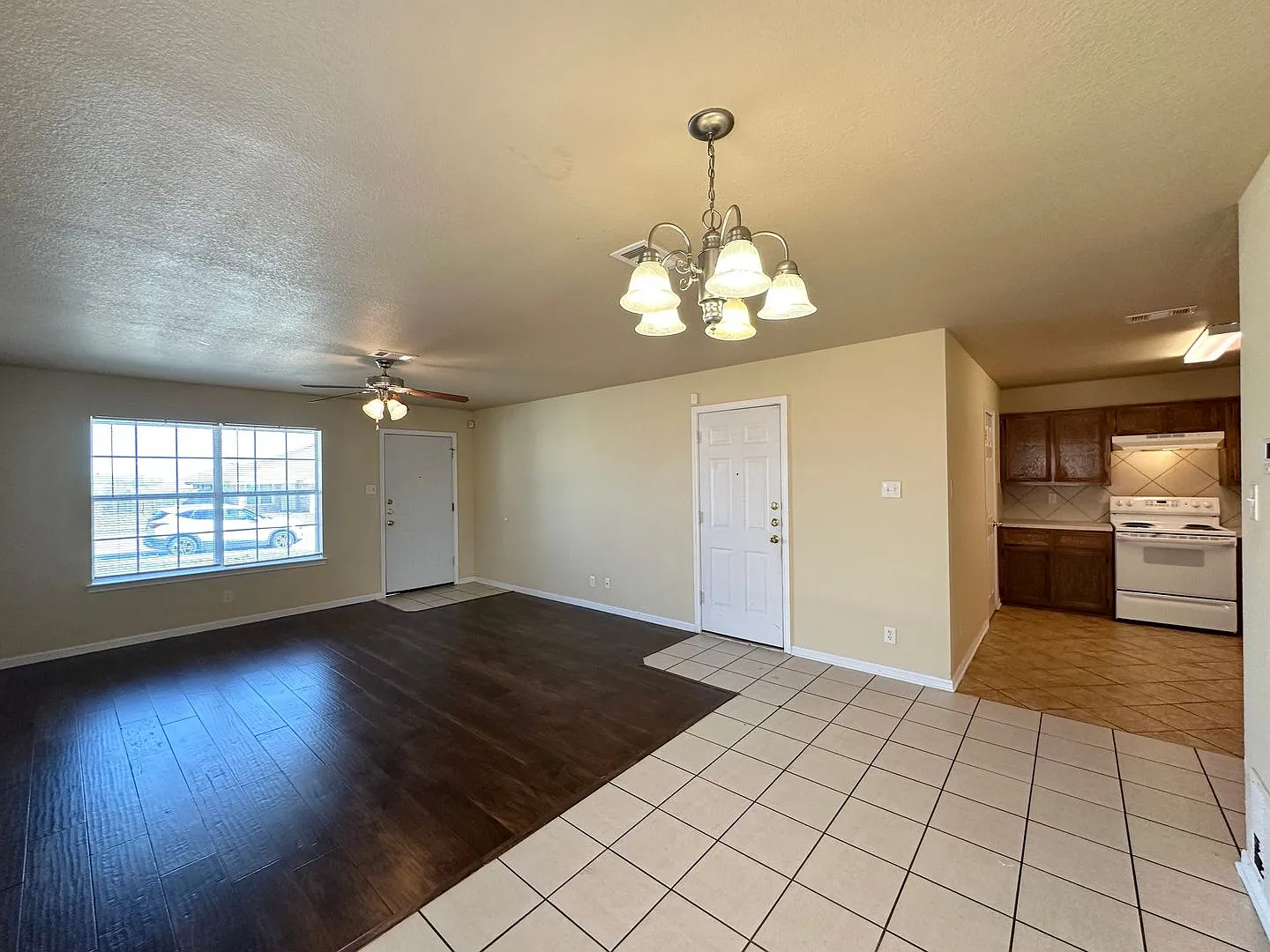 4304 Elms Run Cir — Photo 4