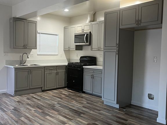 Kitchen/ open dining room