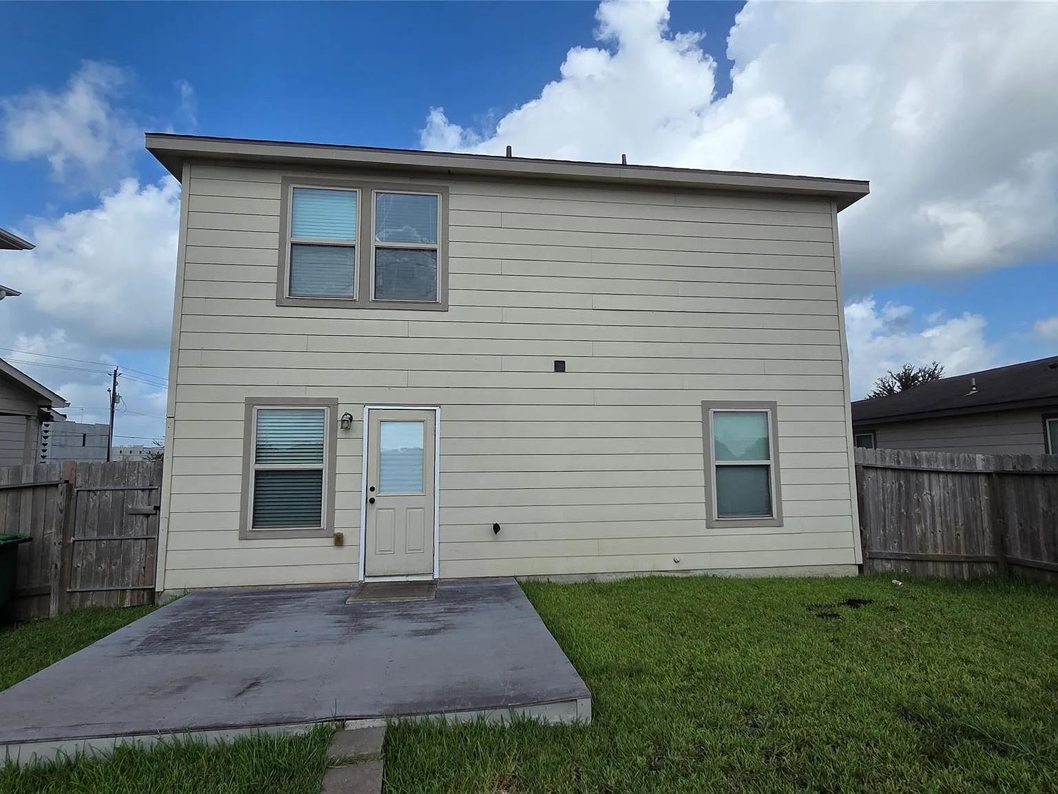 4 bed, 3.0 bath, 2315 sqft, $2,295 — Photo 3