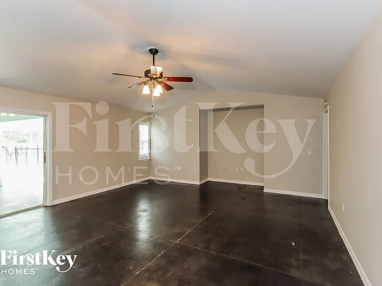 1411 Banbury Loop N — Photo 11