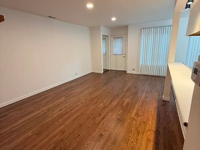 1055 Cove Dr — Photo 3
