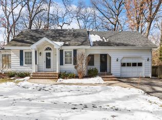 918 Juneau Dr, Fontana, WI 53125