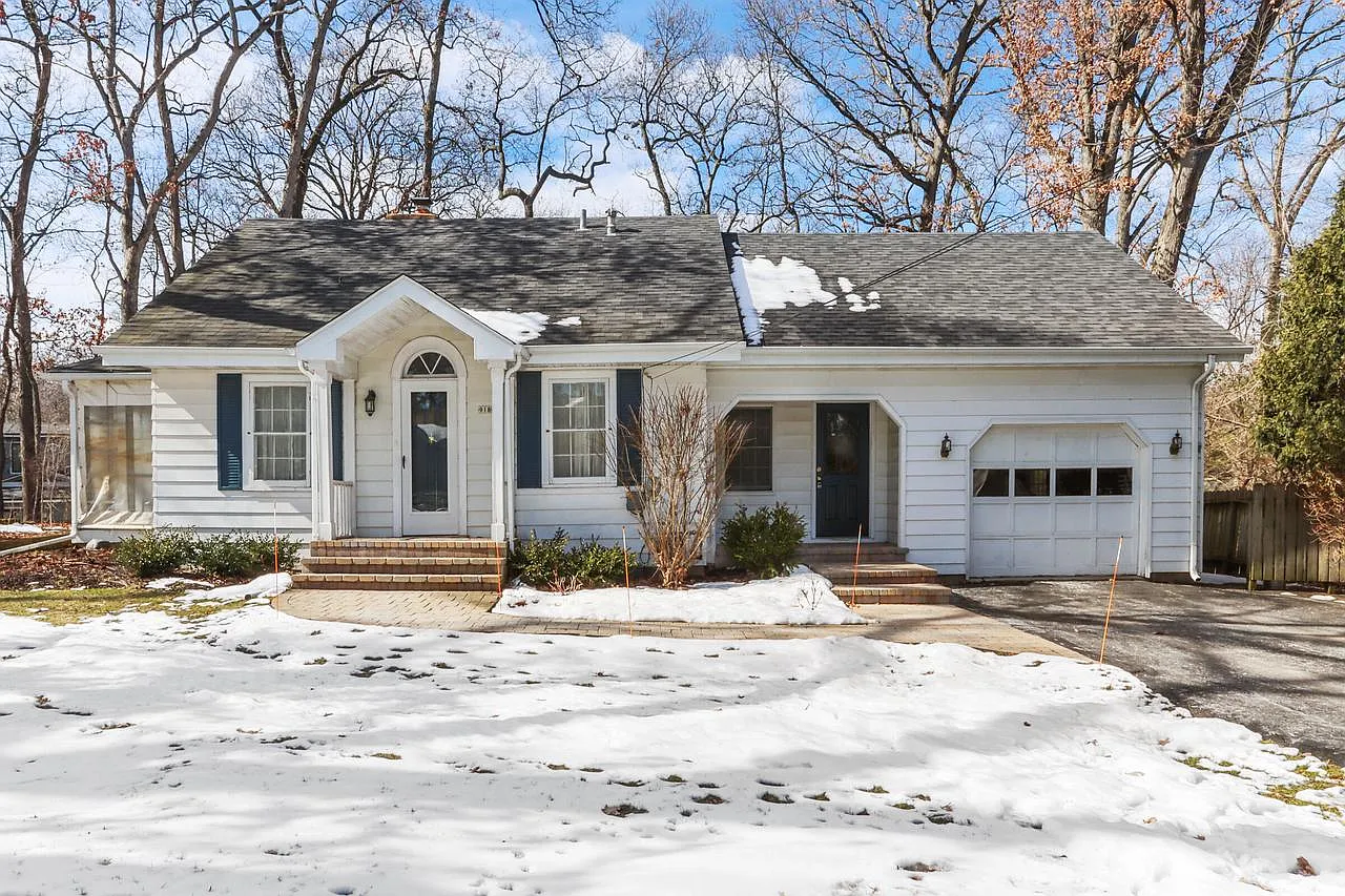 918 Juneau DRIVE photo 1
