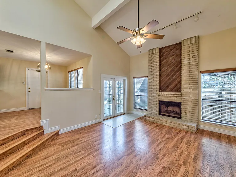 6424 Brookway Dr — Photo 2