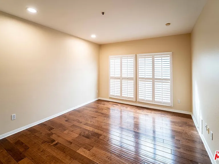 12011 Goshen Ave #202 — Photo 17