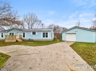 6220 W Riverside Dr, Saranac, MI 48881