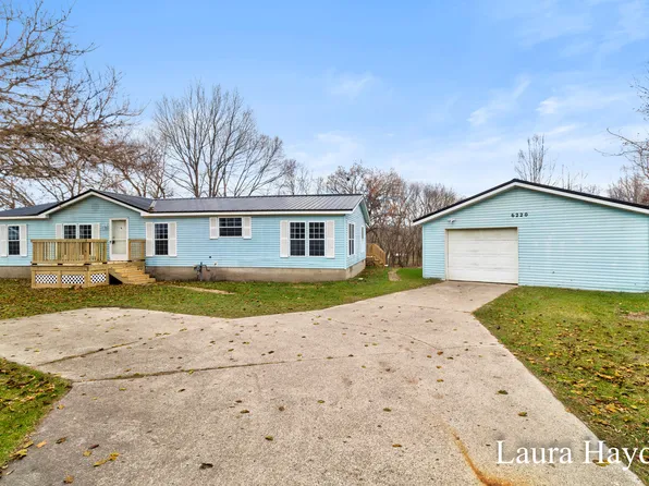 6220 W Riverside Dr, Saranac, MI 48881