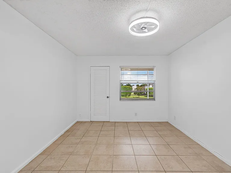 4028 Hythe Pl #B — Photo 8