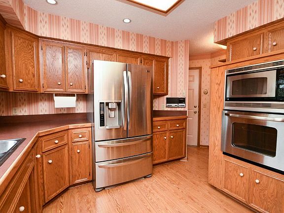 4th image of 4845 Forestview Ln N