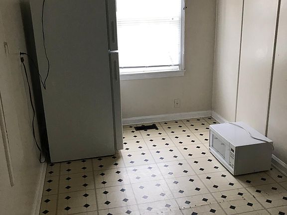 5th image of 610 Duvall St
