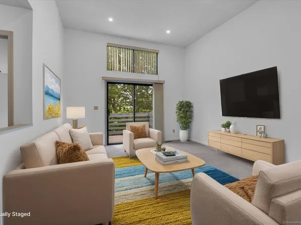 547 Pilgrim Harbor #547, Wallingford, CT 06492