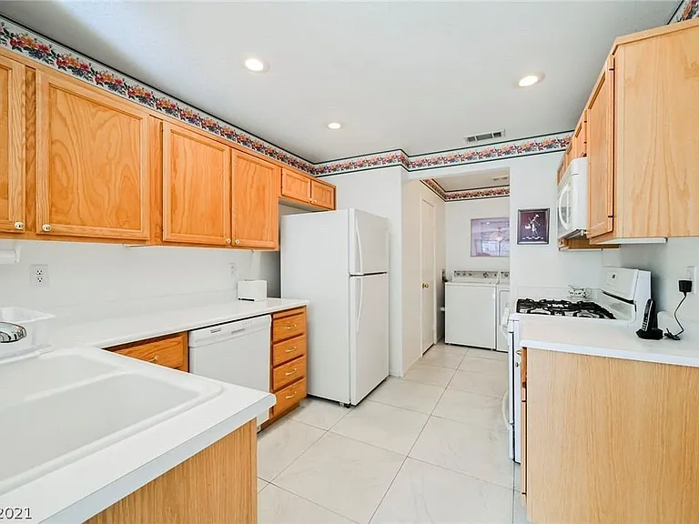 824 Radiant Star St — Photo 10