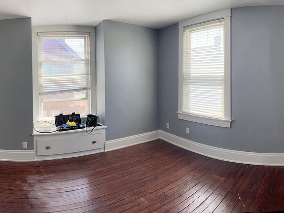 4th image of 33 S Rose Blvd #2