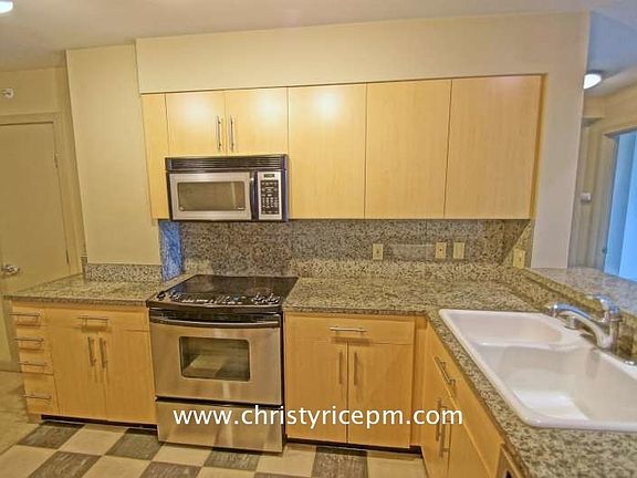 4th image of 1100 106th Ave NE APT 207