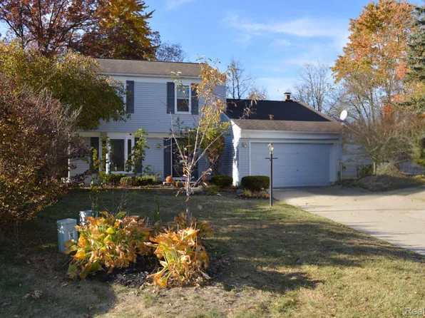 2612 Millcrest Ct, Lake Orion, MI 48360