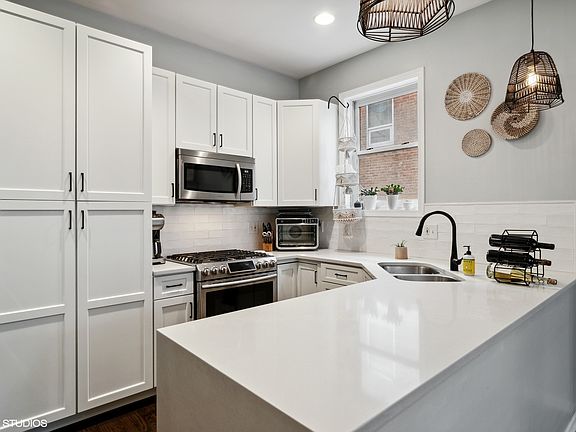 4th image of 1219 N Noble St APT 1S