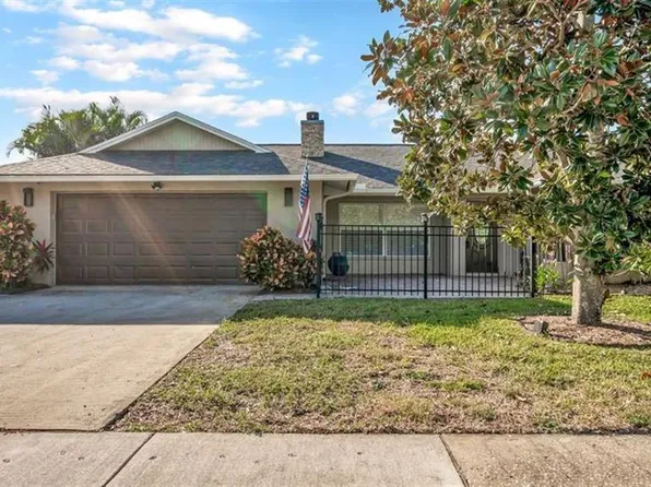 173 Foxcroft Dr E, Palm Harbor, FL 34683