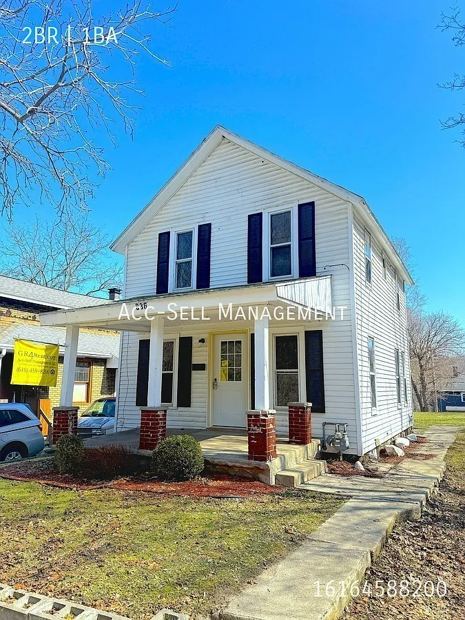 NE two bedroom home at 836 Coit — Photo 1