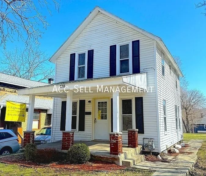 836 Coit Ave NE — Photo 1