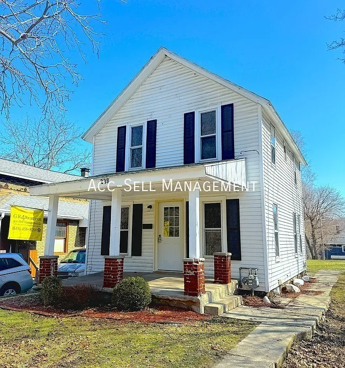 836 Coit Ave NE