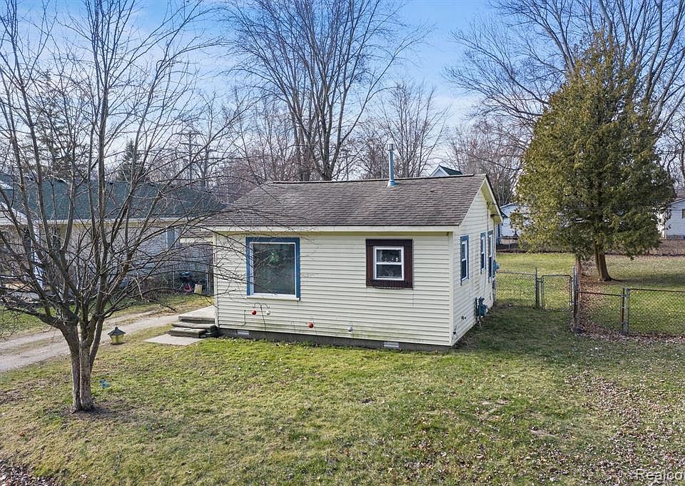 907 Columbia St, Algonac, MI 48001 Zillow