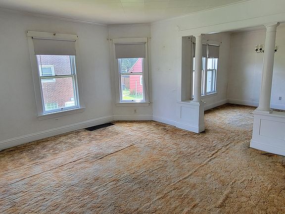 5th image of 315 Dupage St