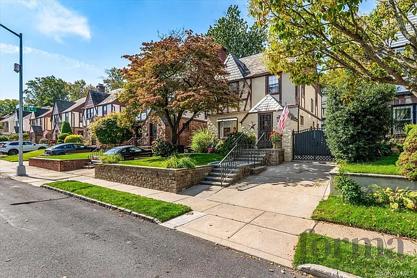 Sold by Forma New York LLC | media 2