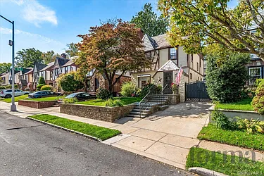 Sold by Forma New York LLC