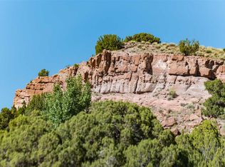 48 Rainbows End End, Cerrillos, NM 87010