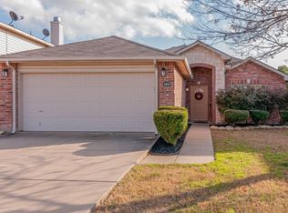 1904 Elk Lake Trl, Justin, TX 76247