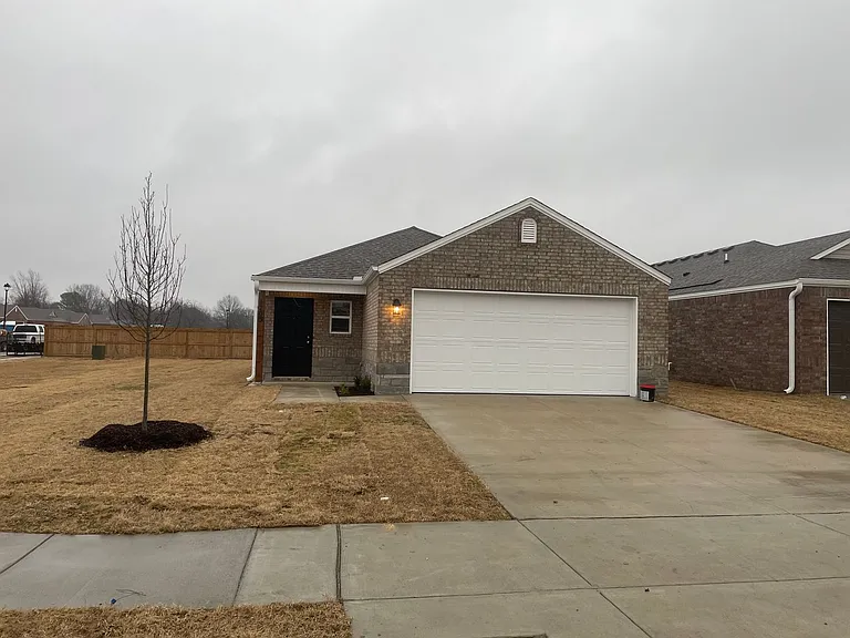 1703 Loveland St — Photo 3