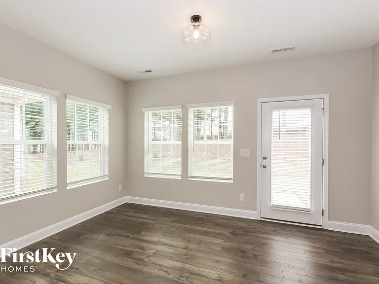 2607 Whispering Way — Photo 9
